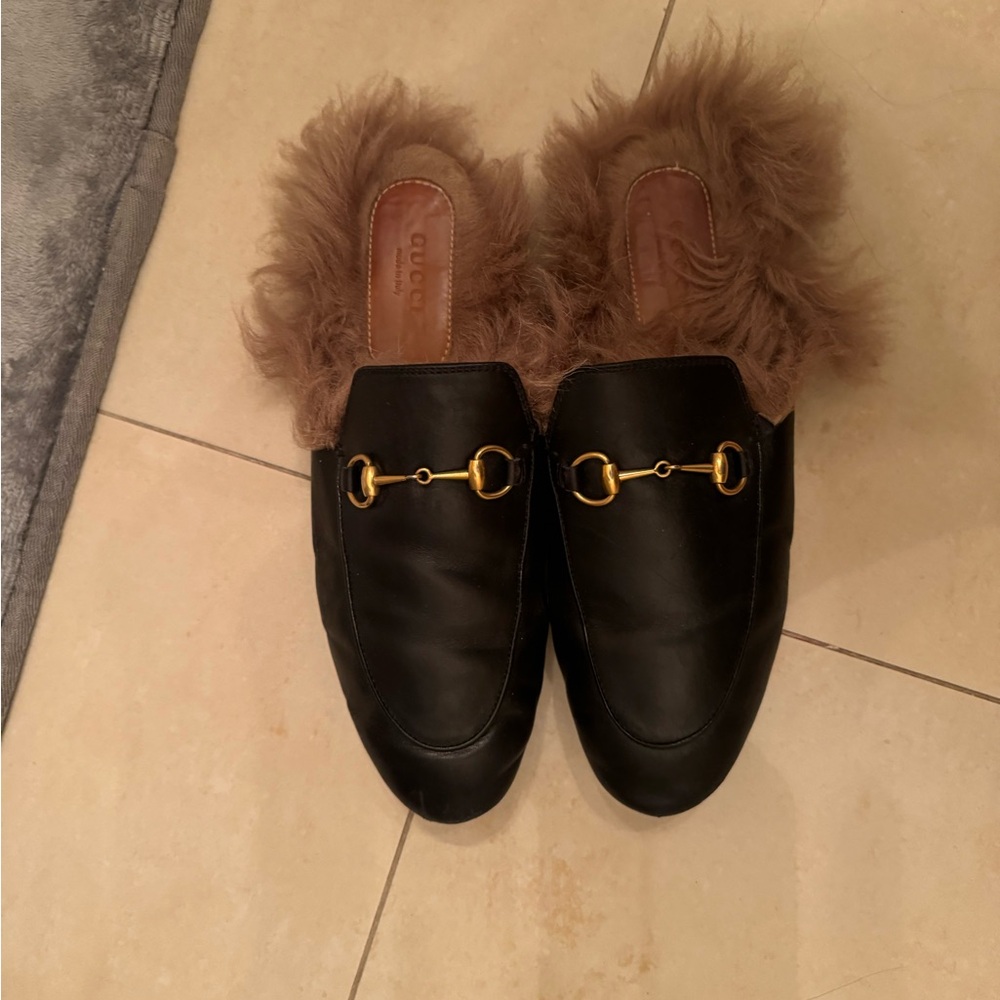 Gucci Black Leather Mules with Gold Detail - Picture 6 of 6